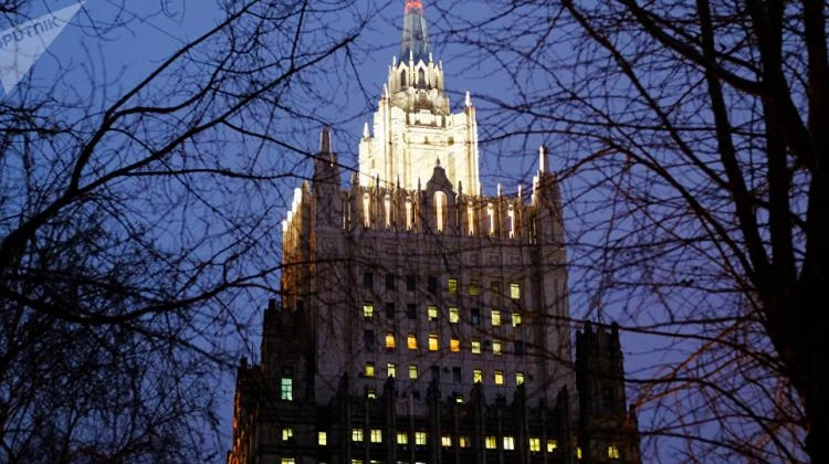 «Μπουρλότο στη ΔΕΘ από τη Μόσχα» – Οργή από το ρωσικό ΥΠΕΞ: «Ούτε λέξη αλήθειας στο δημοσίευμα, είναι fake news»